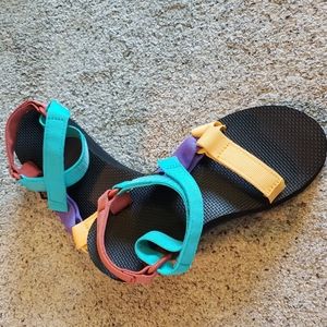 Teva Universal Platform Sandal Like New